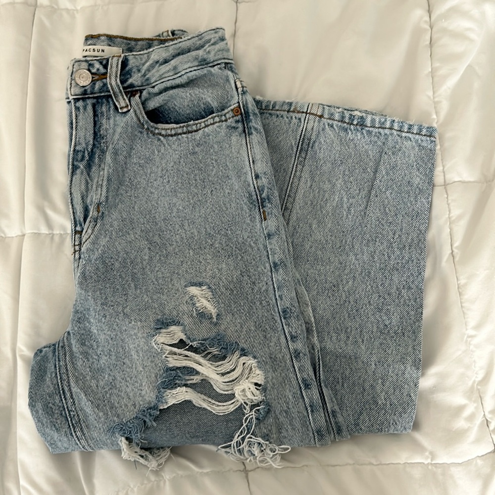 PacSun Women’s Light Wash Distressed 90’s Boyfriend Jean